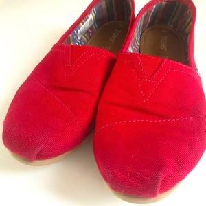 Red Toms size 9M